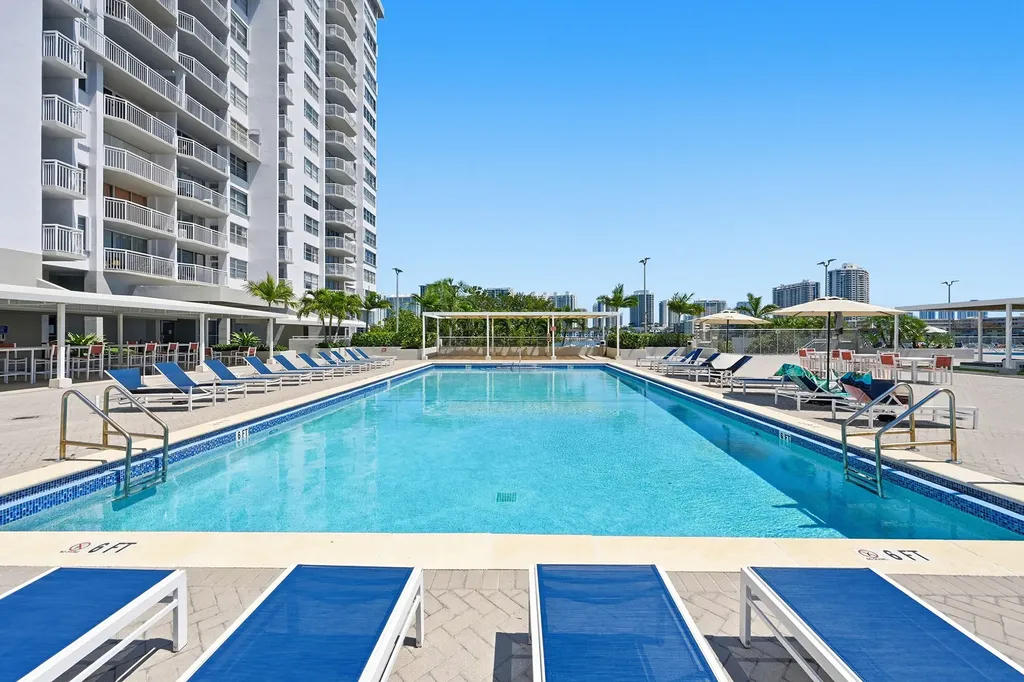 18011 Biscayne Boulevard Aventura FL 33160