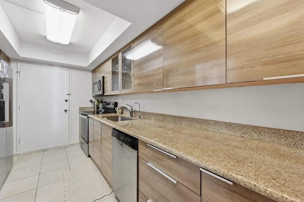 18011 Biscayne Boulevard Aventura FL 33160