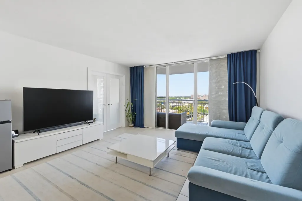 18011 Biscayne Boulevard Aventura FL 33160
