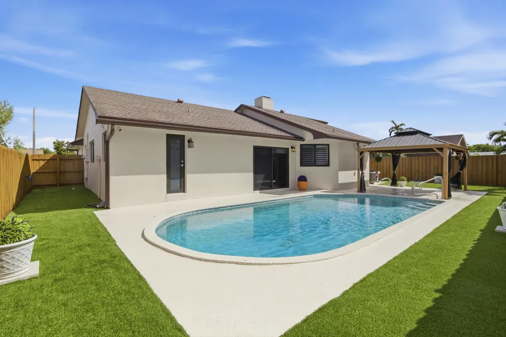 2658 SW 11th Place N Deerfield Beach FL 33442