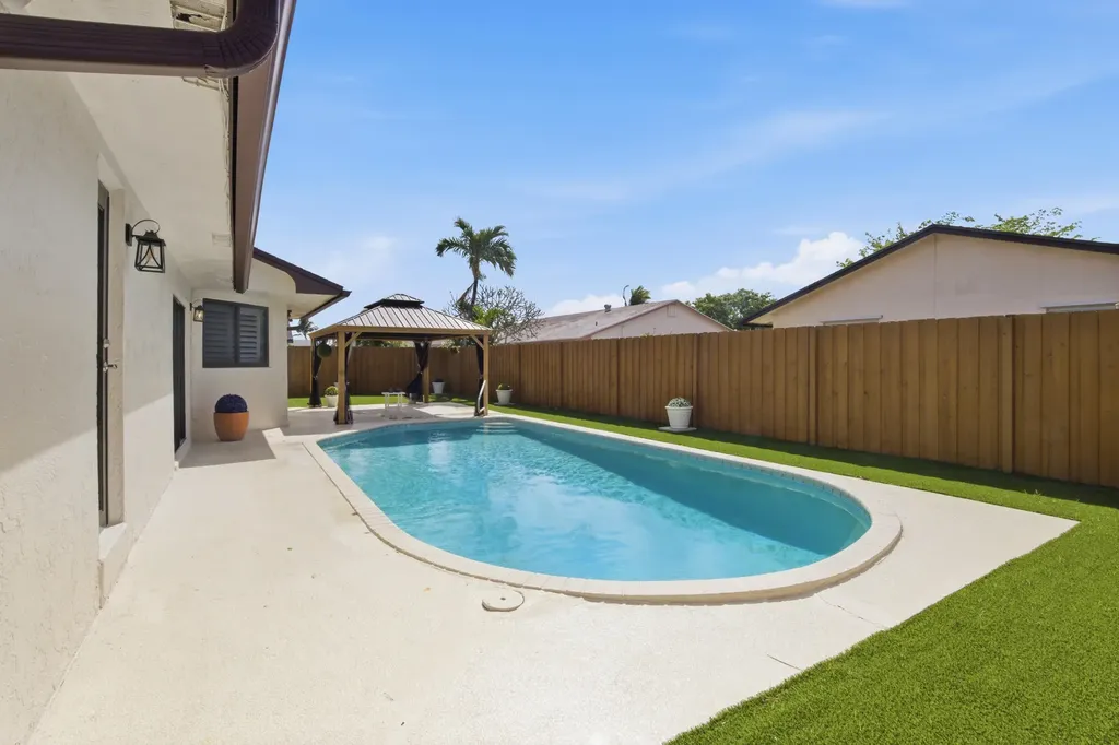 2658 SW 11th Place N Deerfield Beach FL 33442