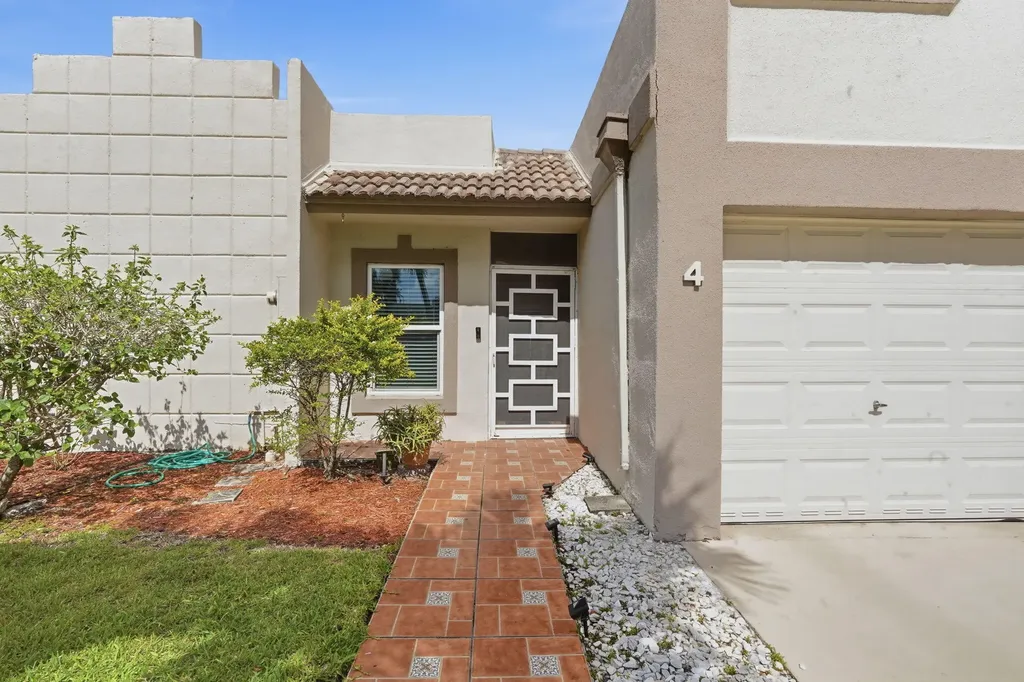 19000 Stewart Circle Boca Raton FL 33496