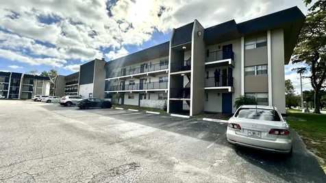 8040 N Colony Circle Tamarac FL 33321