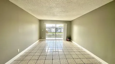 8040 N Colony Circle Tamarac FL 33321