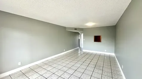 8040 N Colony Circle Tamarac FL 33321