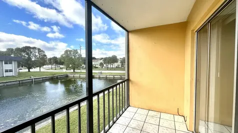 8040 N Colony Circle Tamarac FL 33321