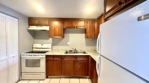 8040 N Colony Circle Tamarac FL 33321