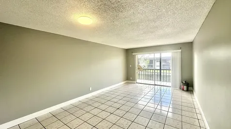8040 N Colony Circle Tamarac FL 33321