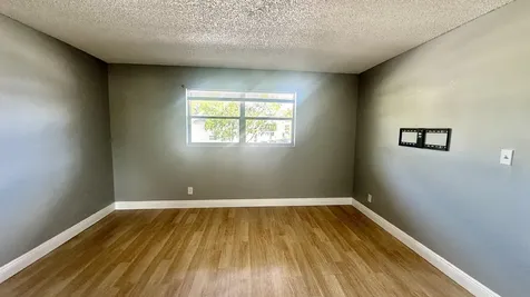 8040 N Colony Circle Tamarac FL 33321