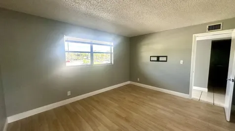 8040 N Colony Circle Tamarac FL 33321