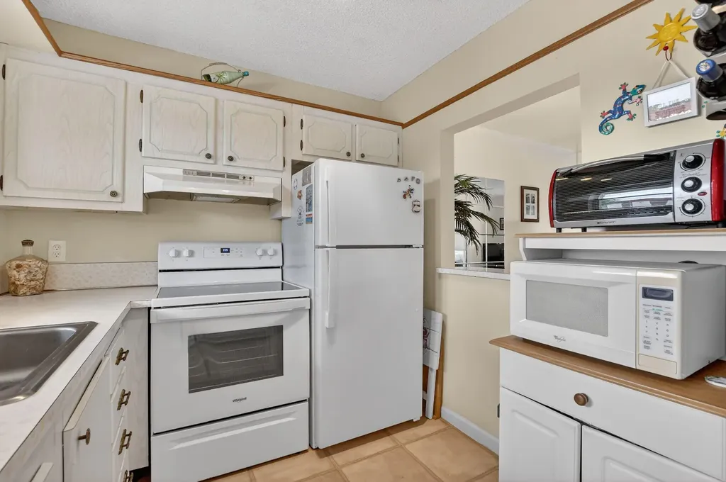 9855 Sandalfoot Boulevard Boca Raton FL 33428