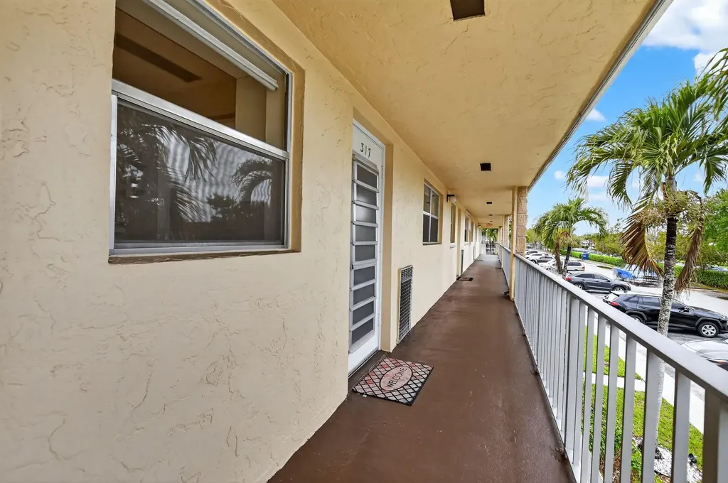 9855 Sandalfoot Boulevard Boca Raton FL 33428