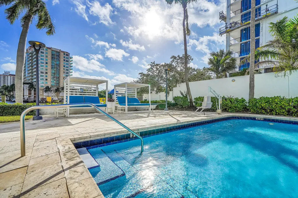2670 E Sunrise Boulevard Fort Lauderdale FL 33304