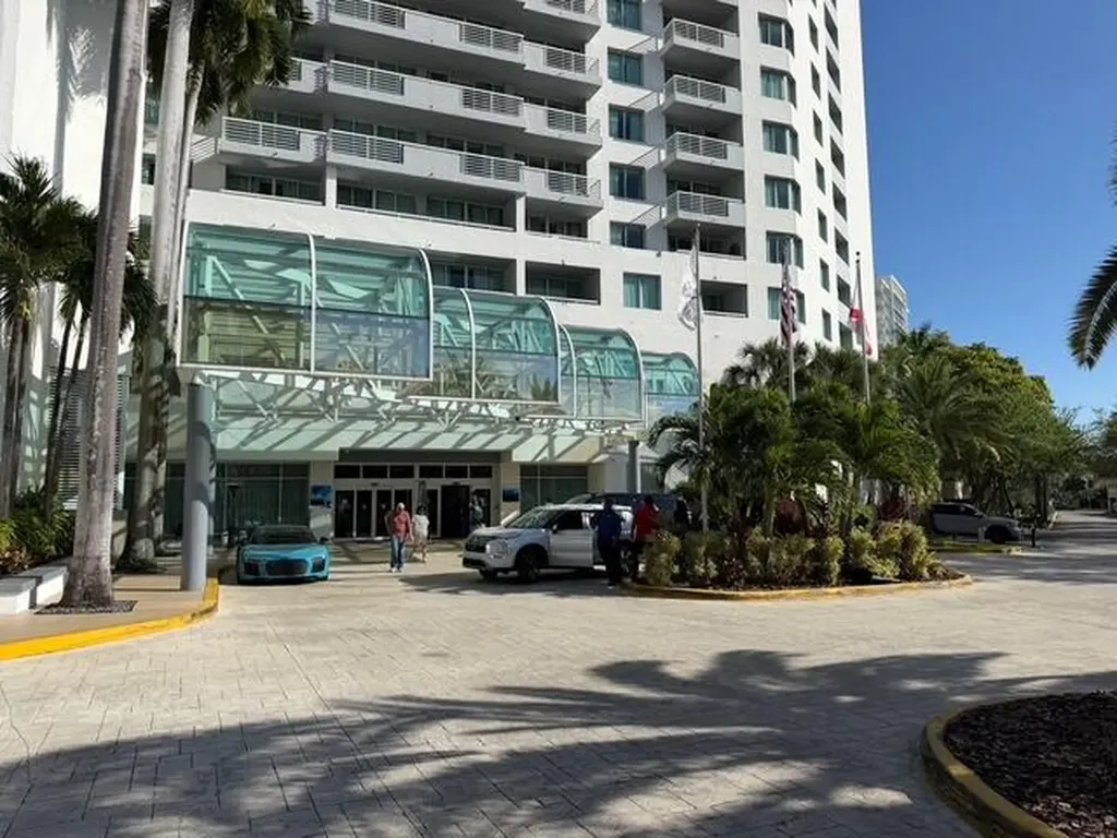 2670 E Sunrise Boulevard Fort Lauderdale FL 33304