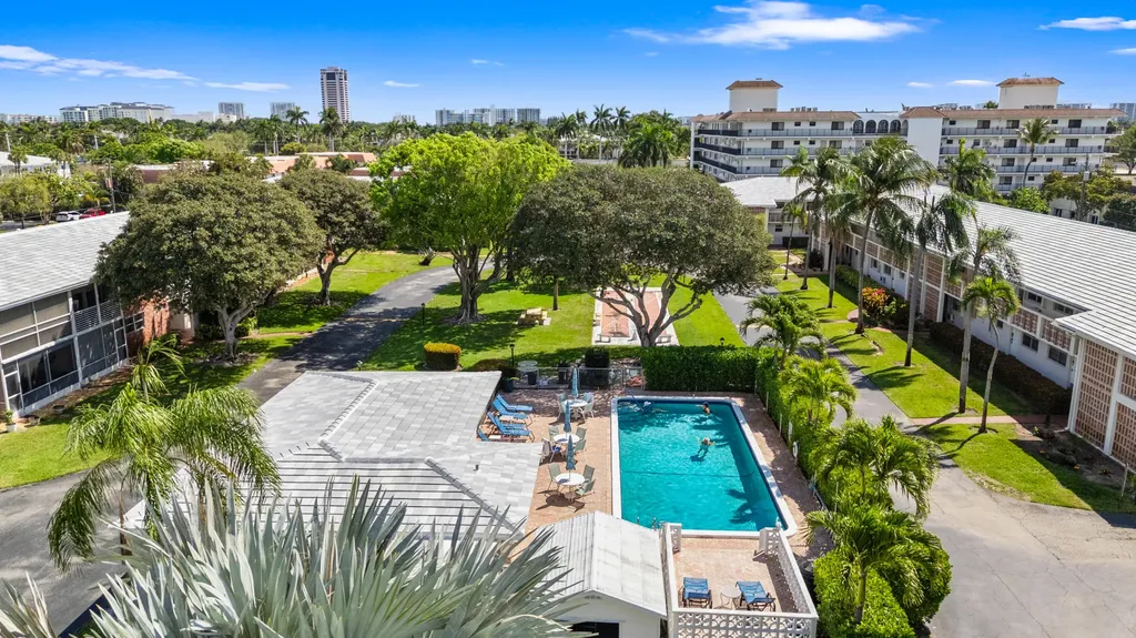30 SE 13th Street Boca Raton FL 33432