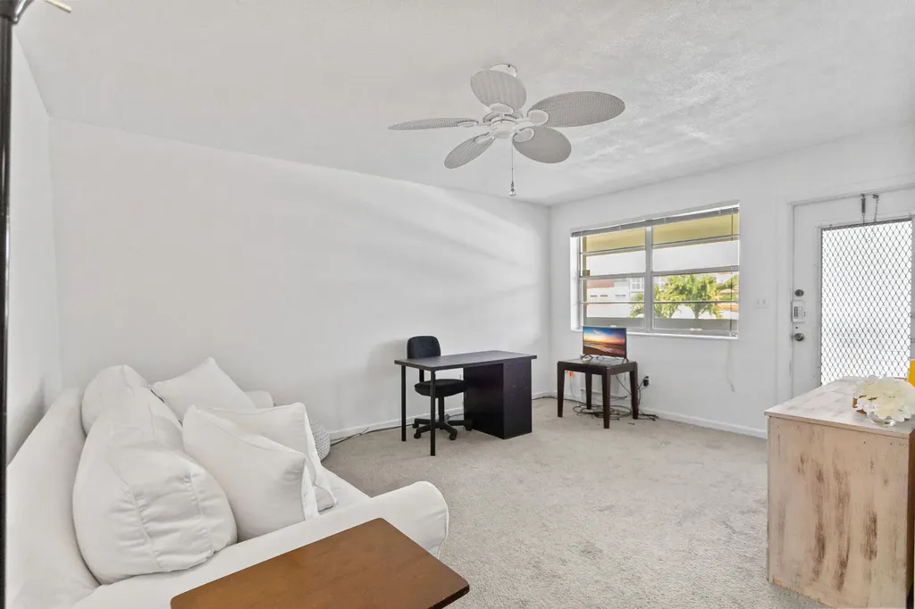 30 SE 13th Street Boca Raton FL 33432