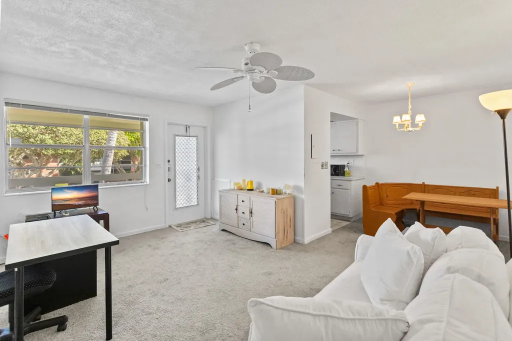 30 SE 13th Street Boca Raton FL 33432