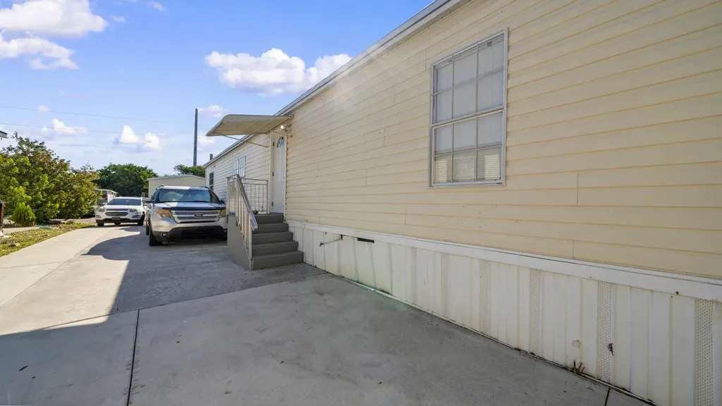 4905 NE 2nd Way Pompano Beach FL 33064