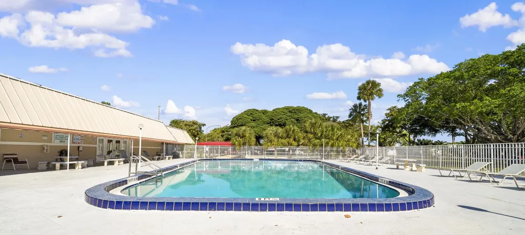 4905 NE 2nd Way Pompano Beach FL 33064
