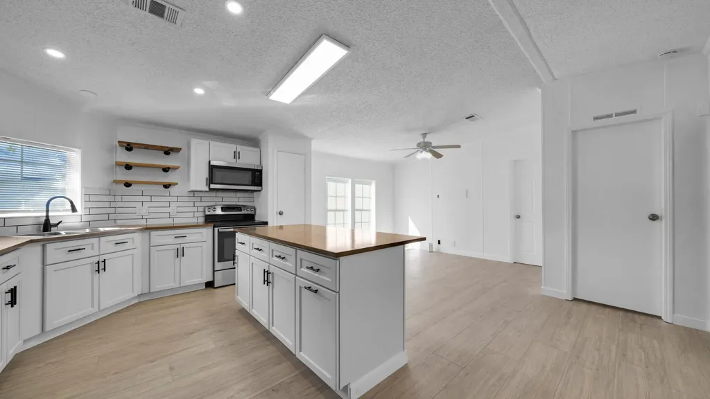 4905 NE 2nd Way Pompano Beach FL 33064