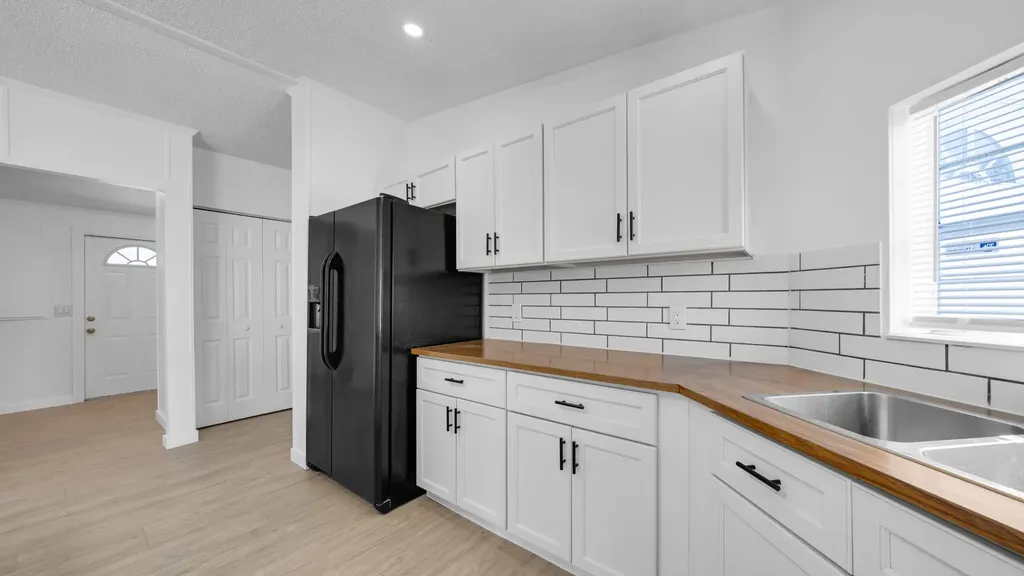 4905 NE 2nd Way Pompano Beach FL 33064