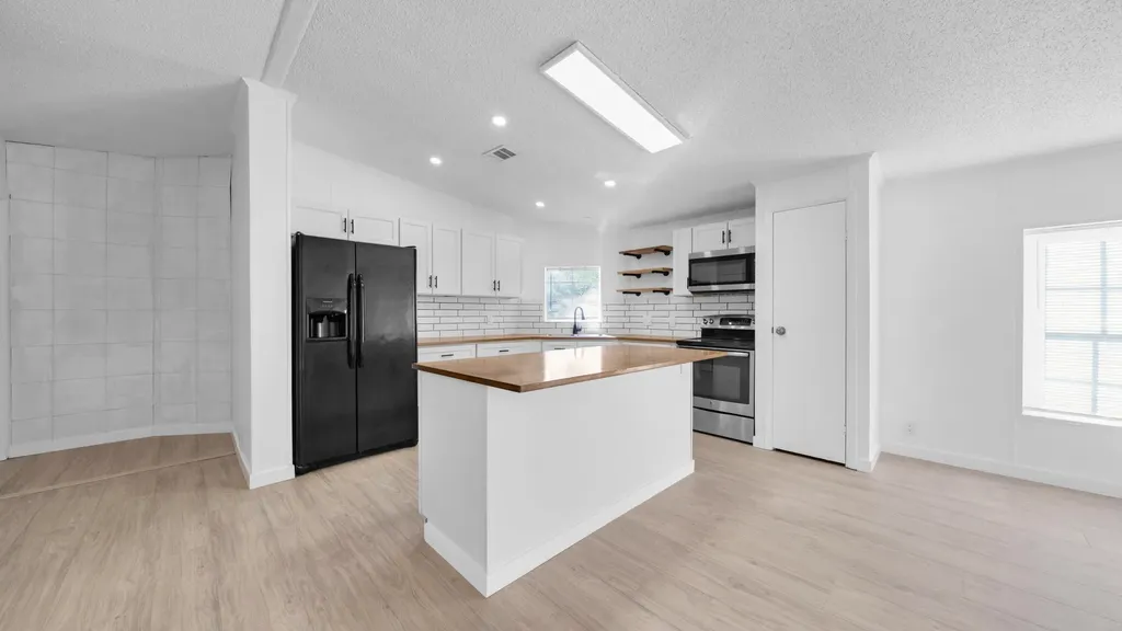 4905 NE 2nd Way Pompano Beach FL 33064