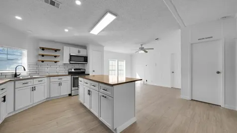 4905 NE 2nd Way Pompano Beach FL 33064