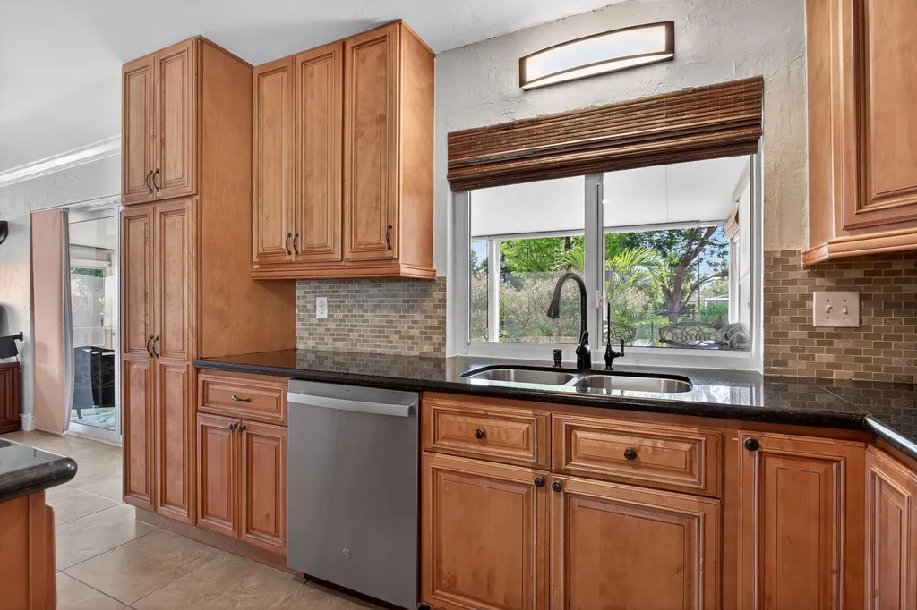 6720 SW 7th Street Margate FL 33068