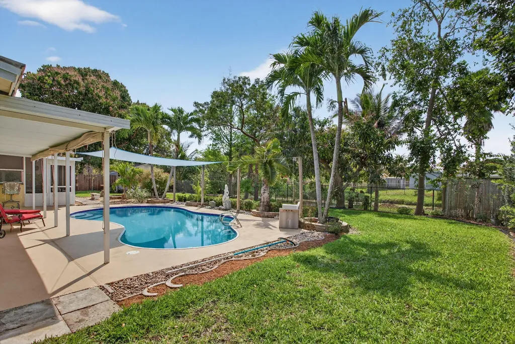 6720 SW 7th Street Margate FL 33068