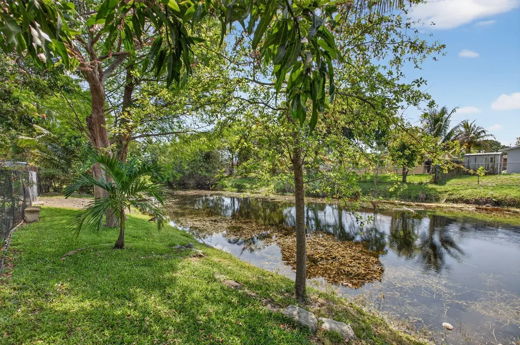 6720 SW 7th Street Margate FL 33068