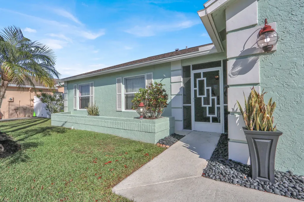 8781 Sand Lake Court Lake Worth FL 33467