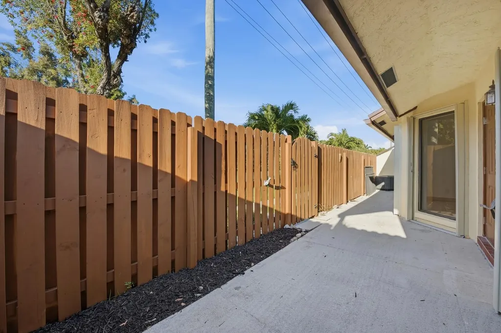 131 Springdale Circle Palm Springs FL 33461