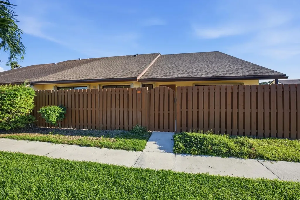 131 Springdale Circle Palm Springs FL 33461