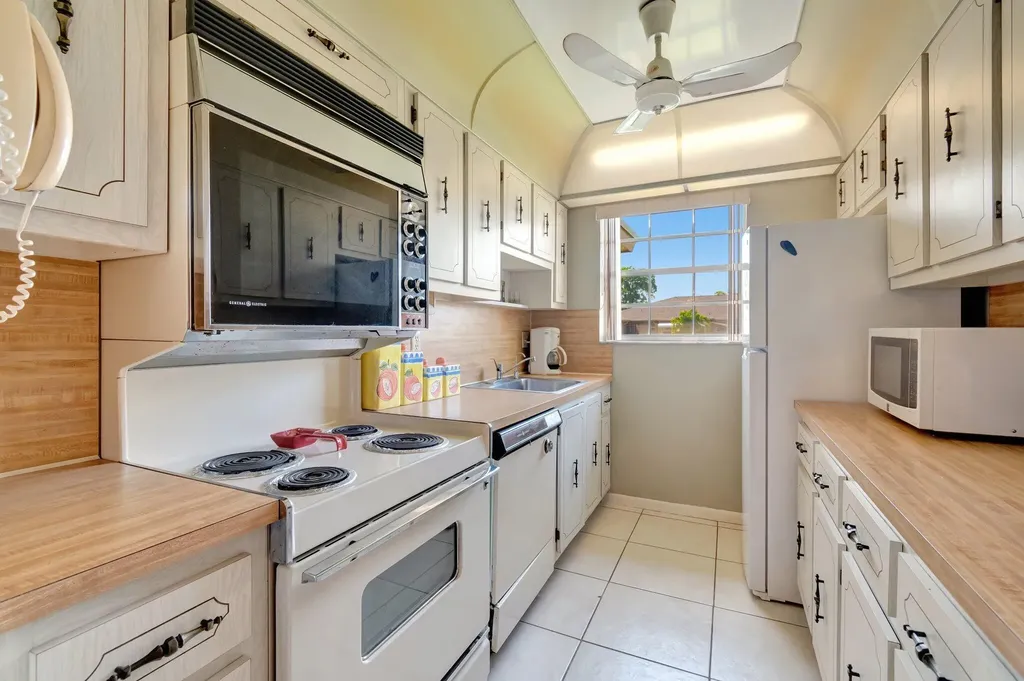 1245 High Point Place S Delray Beach FL 33445