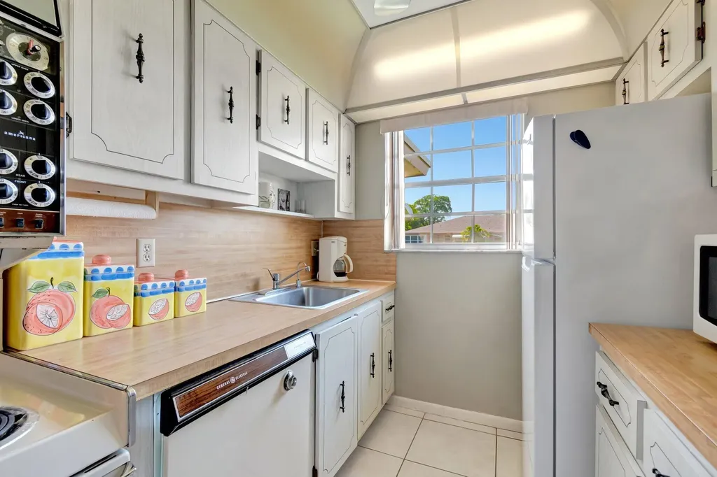 1245 High Point Place S Delray Beach FL 33445