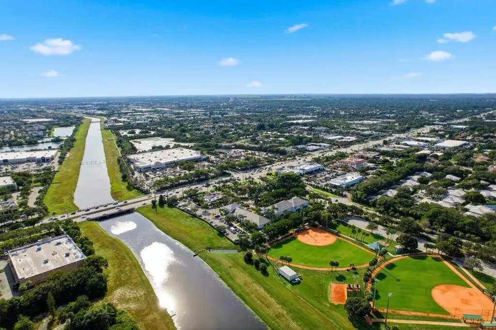 3307 Northlake Boulevard Palm Beach Gardens FL 33403