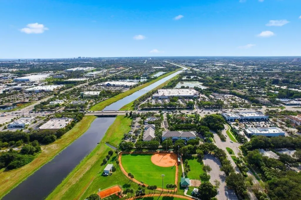 3307 Northlake Boulevard Palm Beach Gardens FL 33403