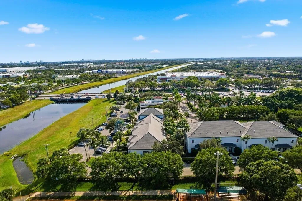 3307 Northlake Boulevard Palm Beach Gardens FL 33403