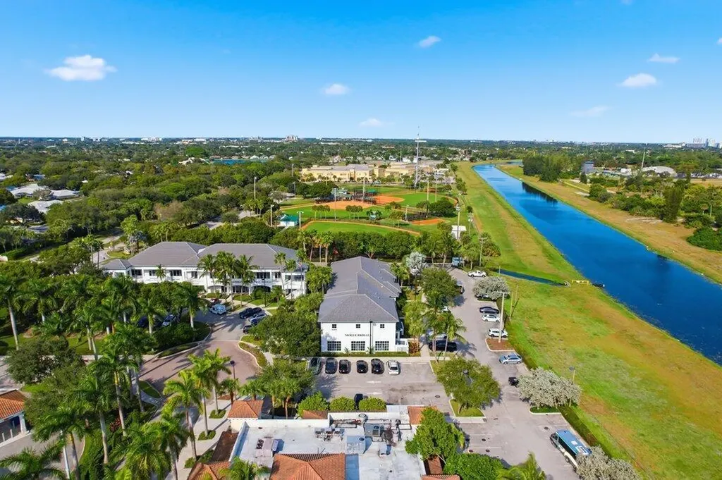3307 Northlake Boulevard Palm Beach Gardens FL 33403