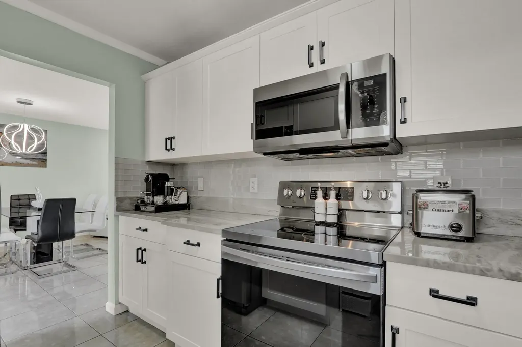 502 Davis Road Palm Springs FL 33461