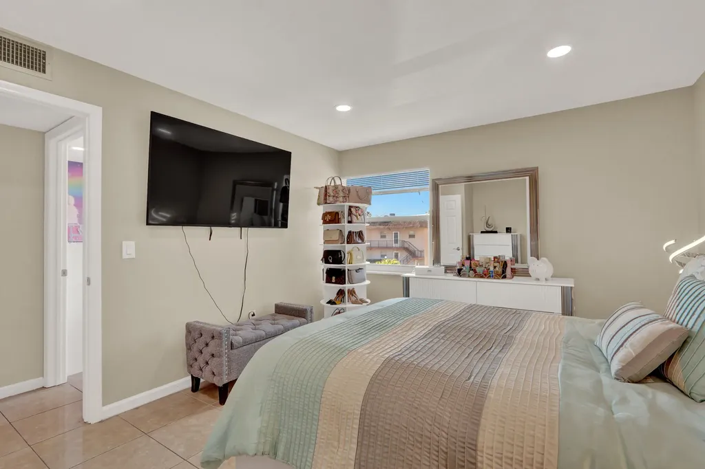 502 Davis Road Palm Springs FL 33461
