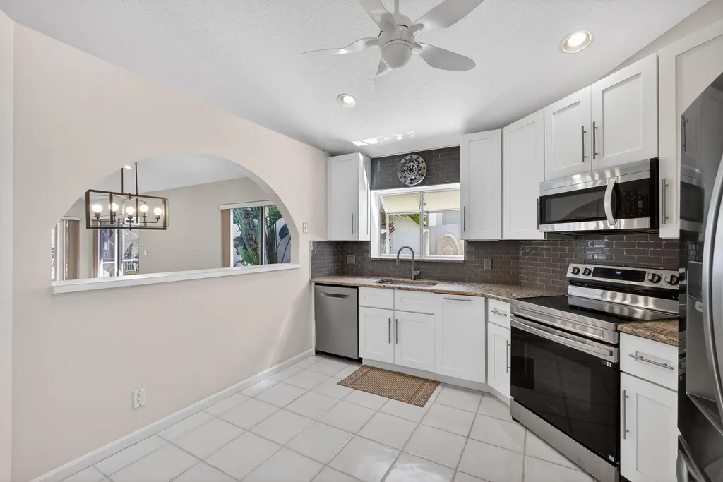 283 Canterbury Drive W Palm Beach Gardens FL 33418
