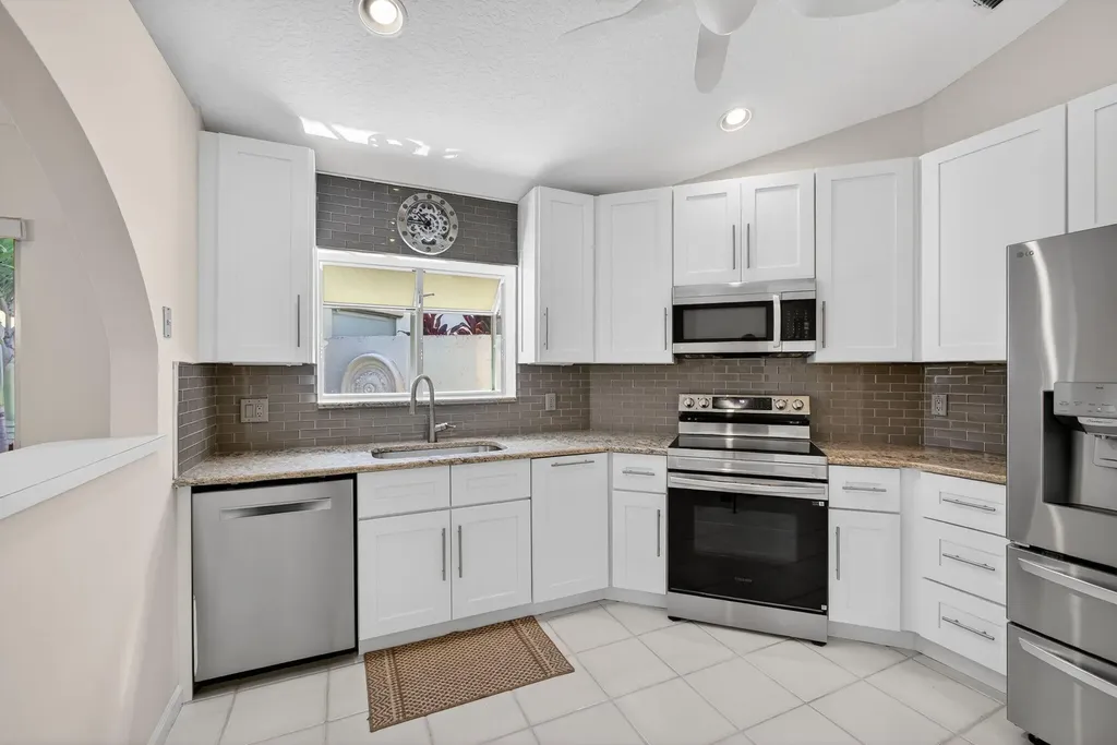 283 Canterbury Drive W Palm Beach Gardens FL 33418