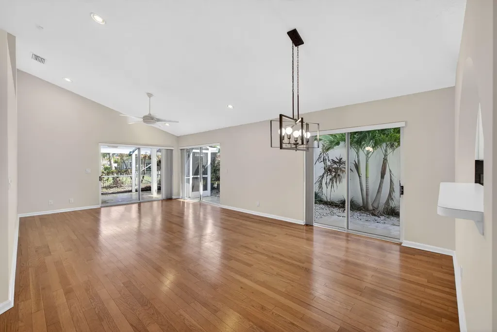 283 Canterbury Drive W Palm Beach Gardens FL 33418