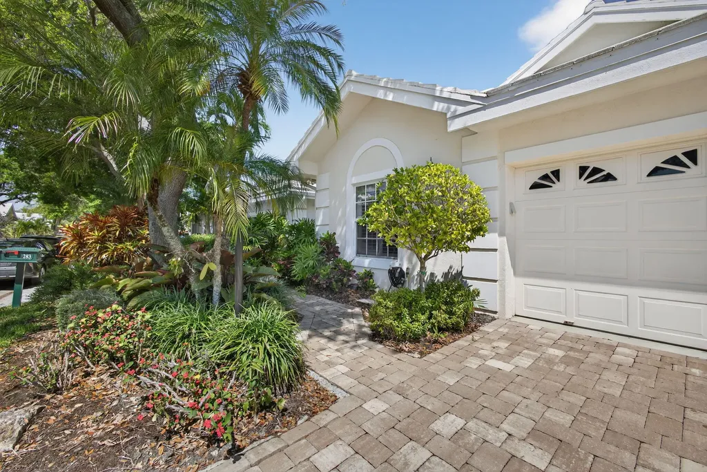 283 Canterbury Drive W Palm Beach Gardens FL 33418