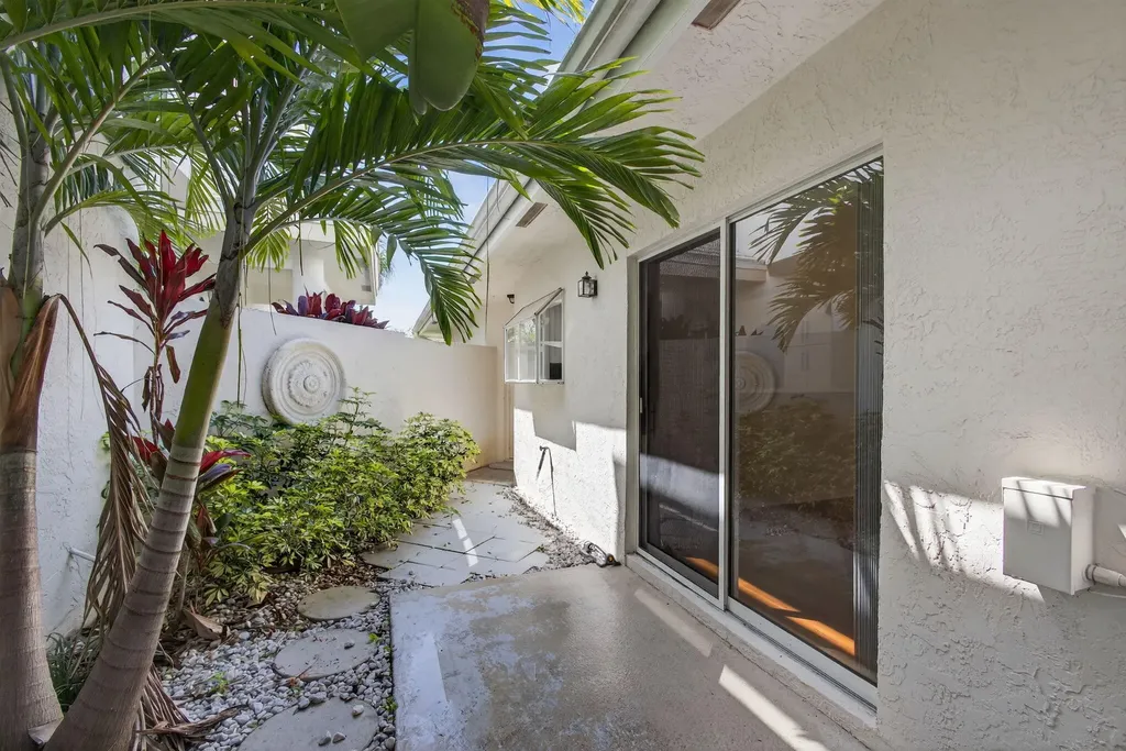 283 Canterbury Drive W Palm Beach Gardens FL 33418