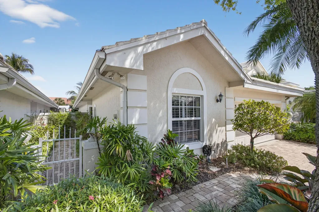 283 Canterbury Drive W Palm Beach Gardens FL 33418