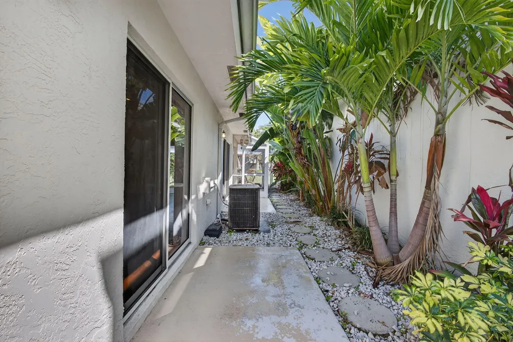 283 Canterbury Drive W Palm Beach Gardens FL 33418