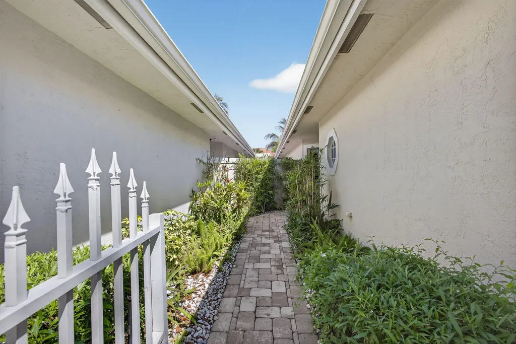 283 Canterbury Drive W Palm Beach Gardens FL 33418