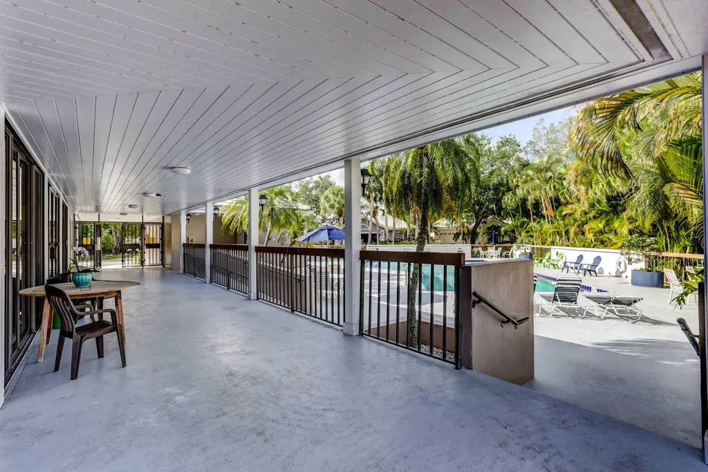 283 Canterbury Drive W Palm Beach Gardens FL 33418